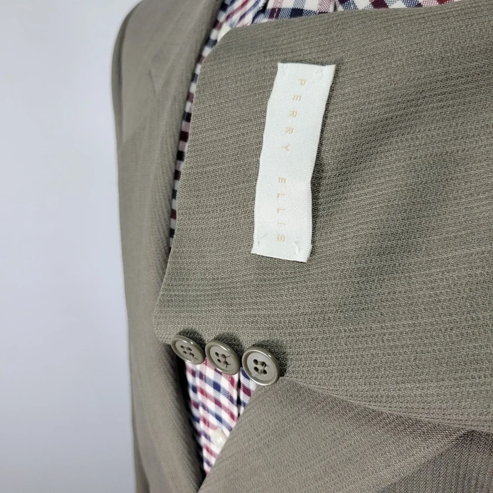 Perry Ellis Men's Sport‎ Coat Blazer Three Button Olive Beige Size about 38R